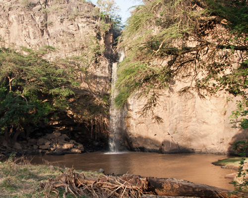 lake nakuru waterfall